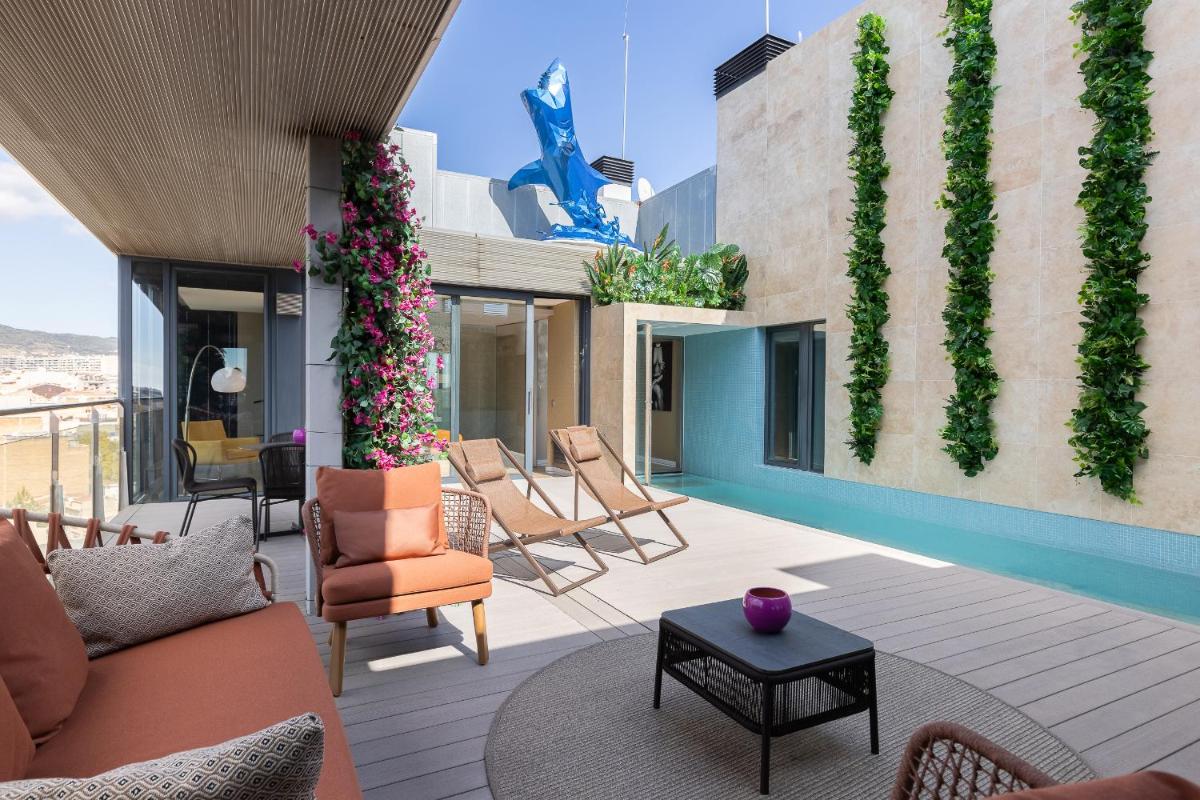 Cosmo Suite Penthouse - Housity