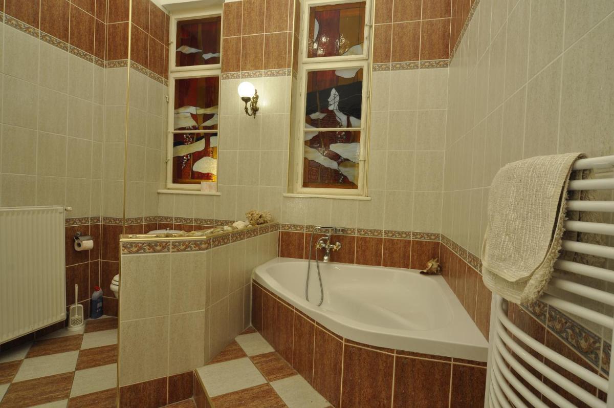Charming Art Deco Flat - Housity