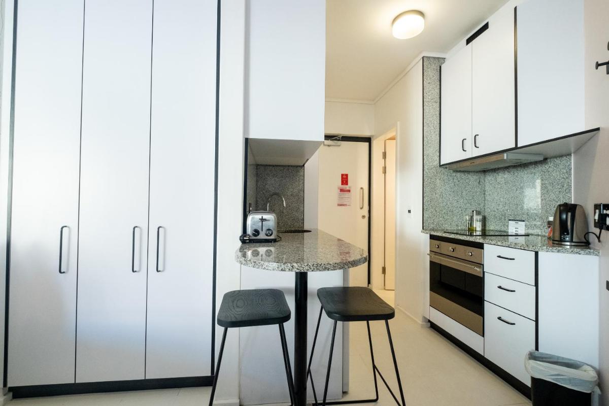 Flamingo 104: Modern Studio Unit with Balcony - Housity