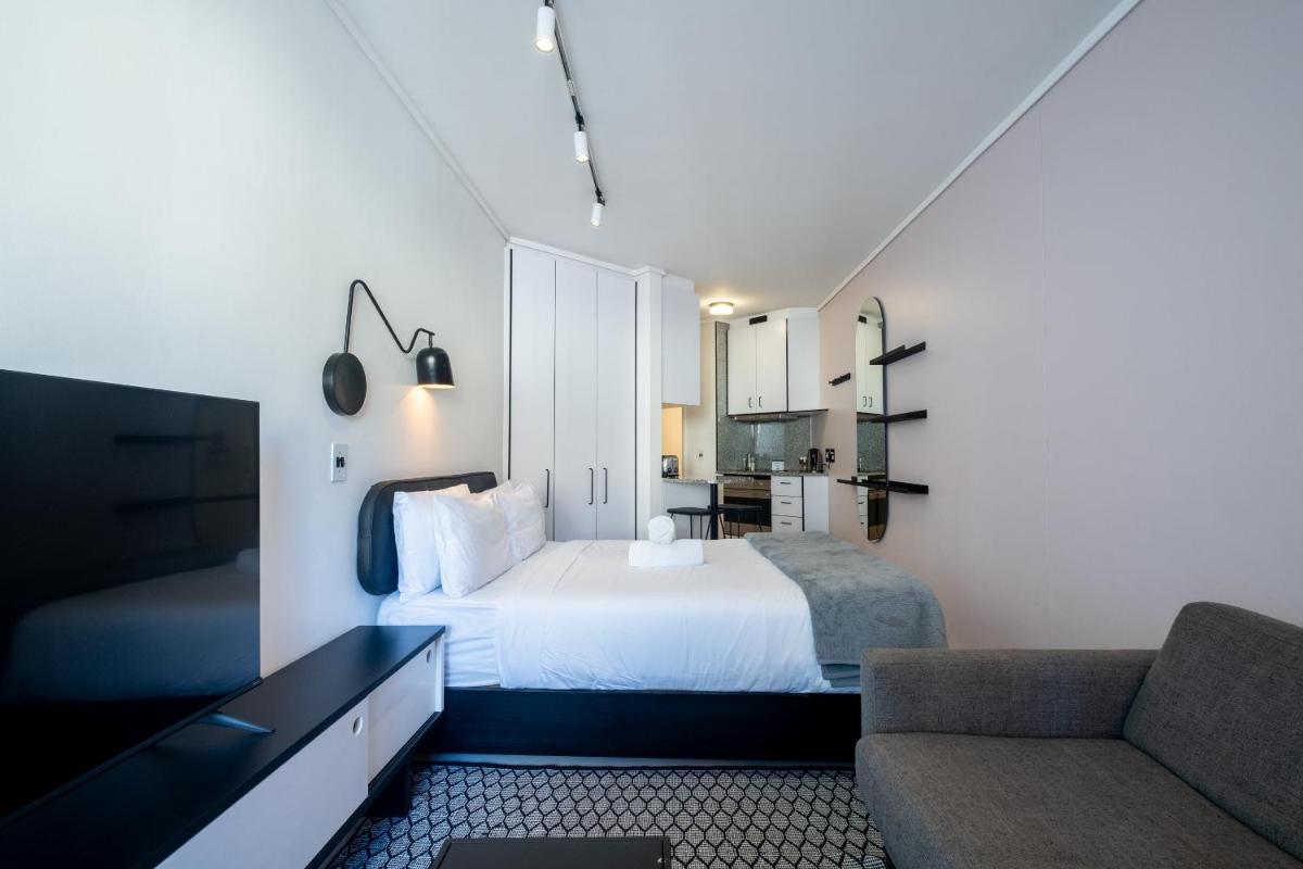 Flamingo 104: Modern Studio Unit with Balcony - Housity