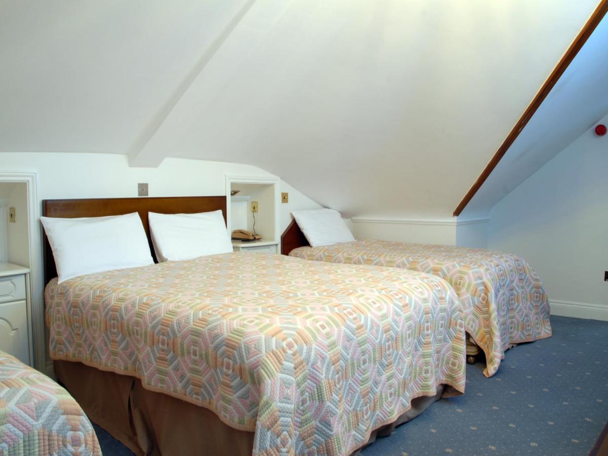 Gatwick Cambridge Hotel - Housity