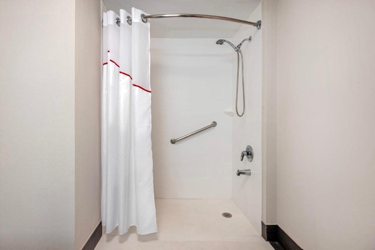 Red Roof Inn Franklin, TN - Housity