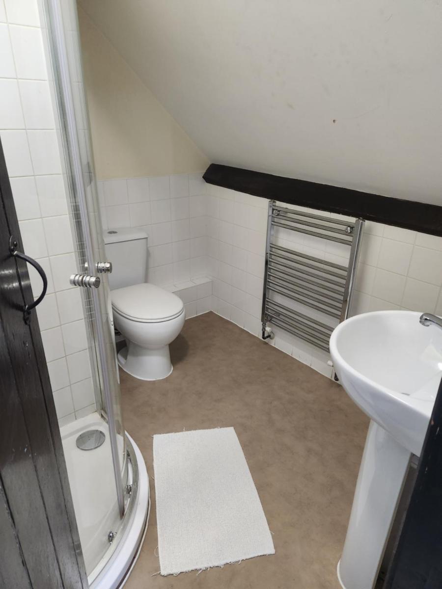 Langley Inn - Housity