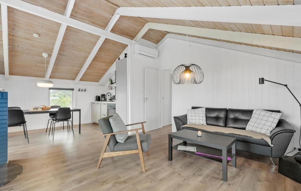 Lovely Home In Hvide Sande With Wifi - Housity