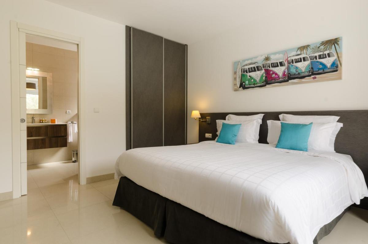 Un ou plusieurs lits dans un hébergement de l'établissement Domaine Villas Mandarine Private Pools & Spa