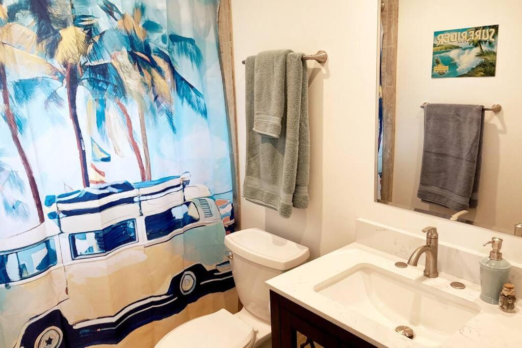 Oceanside Getaway Close to Beach and Legoland - Housity