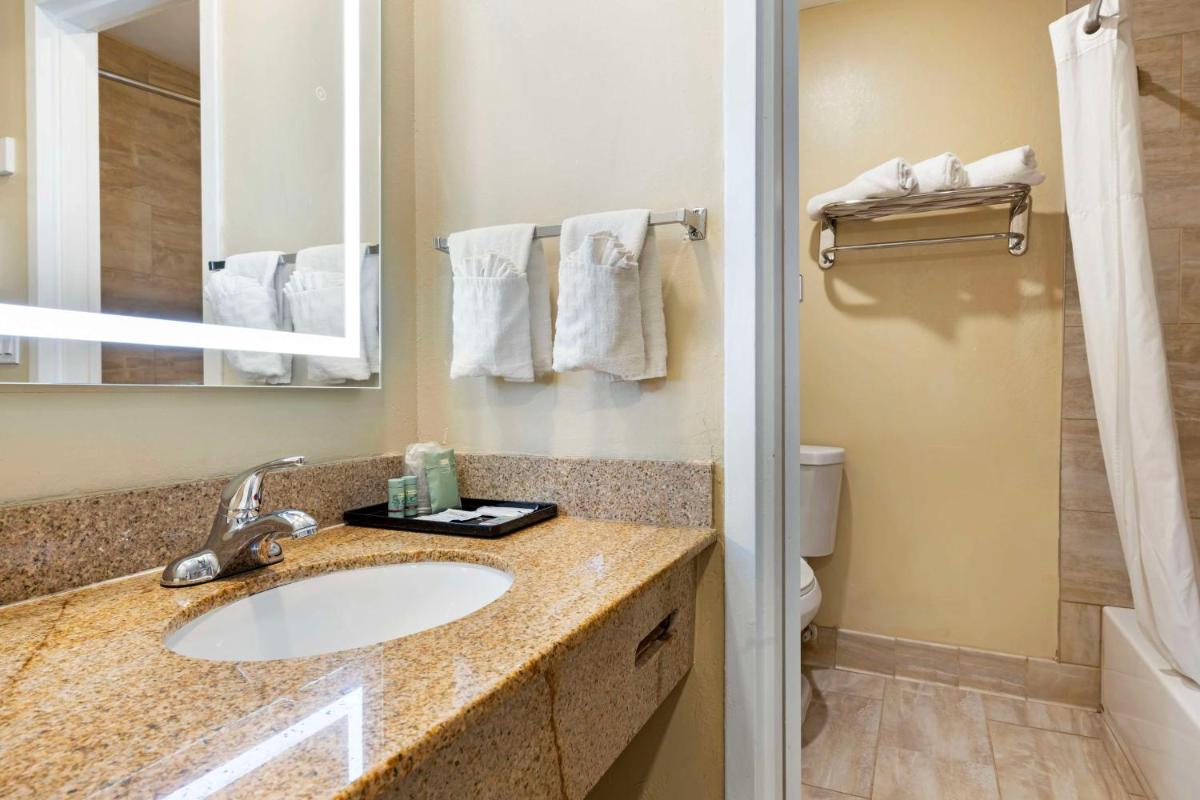 Best Western Oceanside Inn - Housity