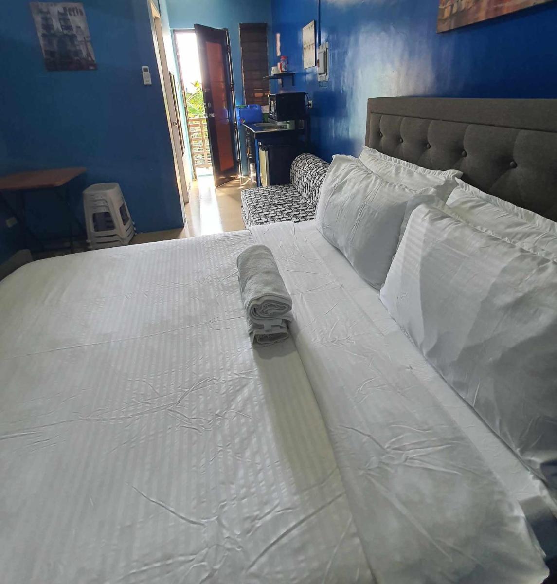 Lucena Meg's Studio Apmnt Deluxe rm-Near SM-Wifi - Housity