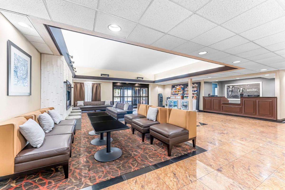 Hampton Inn Stroudsburg Poconos - Housity