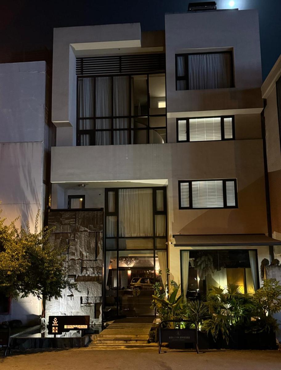 W house - Housity