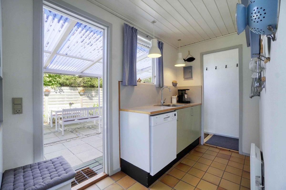 Charming Holiday House Near The Beach - Housity
