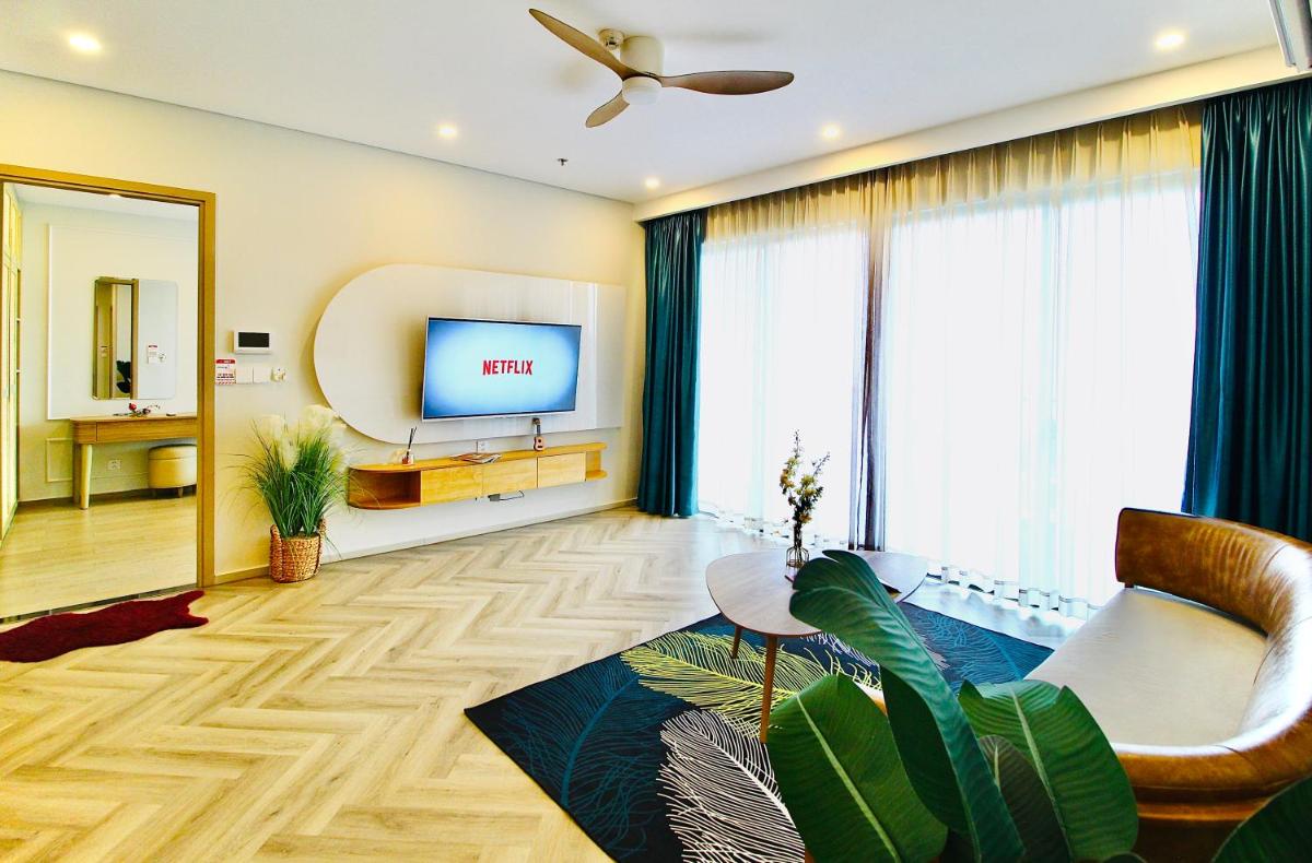 Nắng's Apartment - The Sóng Vũng Tàu, Pool & Yellow Sand Beach - Housity
