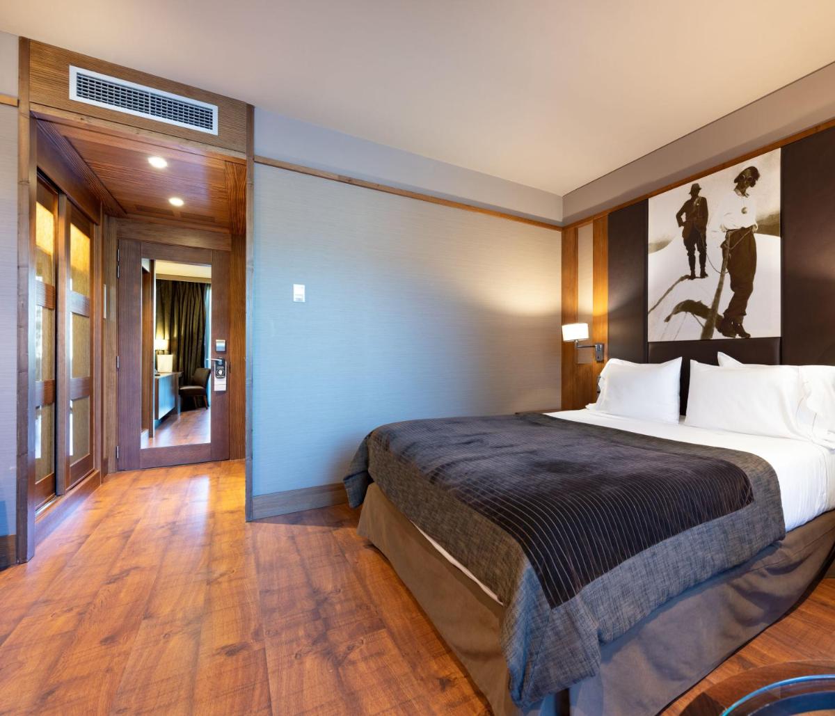 Cama o camas de una habitación en Hotel Val de Neu G.L.