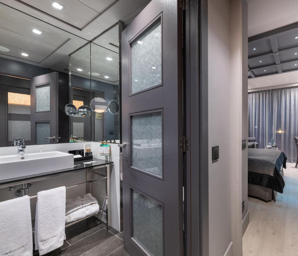 Un baño de Hotel Val de Neu G.L.