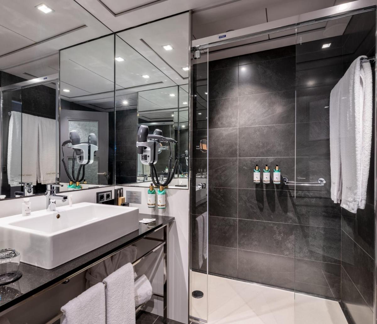 Un baño de Hotel Val de Neu G.L.