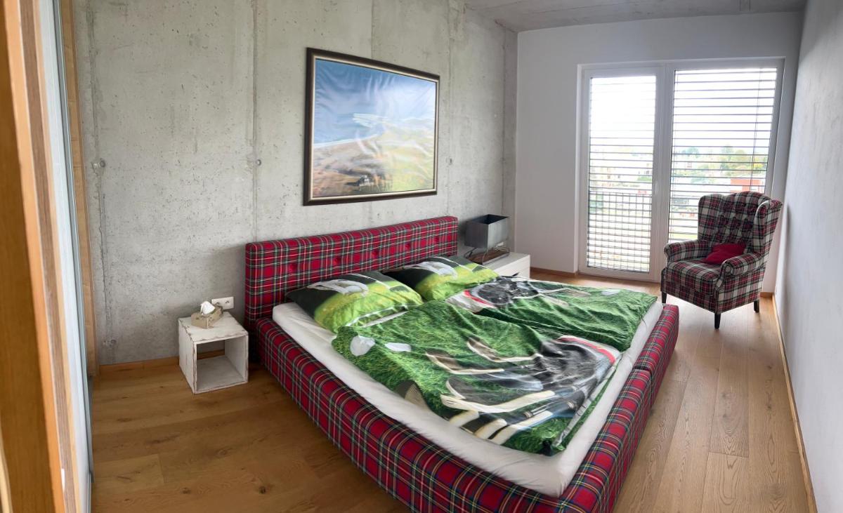 Greenbay Golf Apartments - Housity