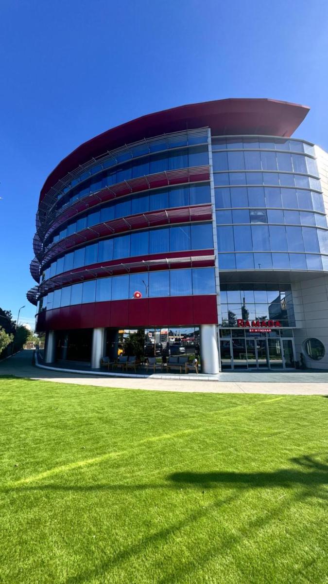 Ramada by Wyndham Bucharest Otopeni Airport - Housity