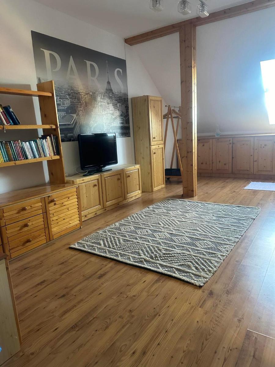 Hotello Apartmanház és Panzió - Housity