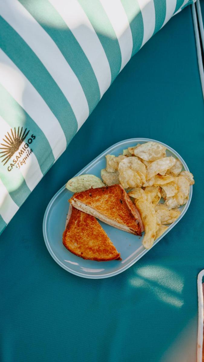 Comida en o cerca de este hotel