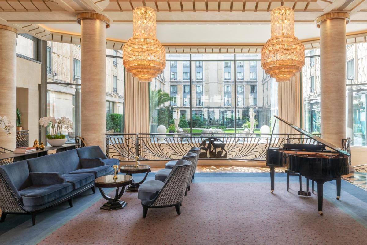 Coin salon dans l'établissement L'Hôtel du Collectionneur Paris