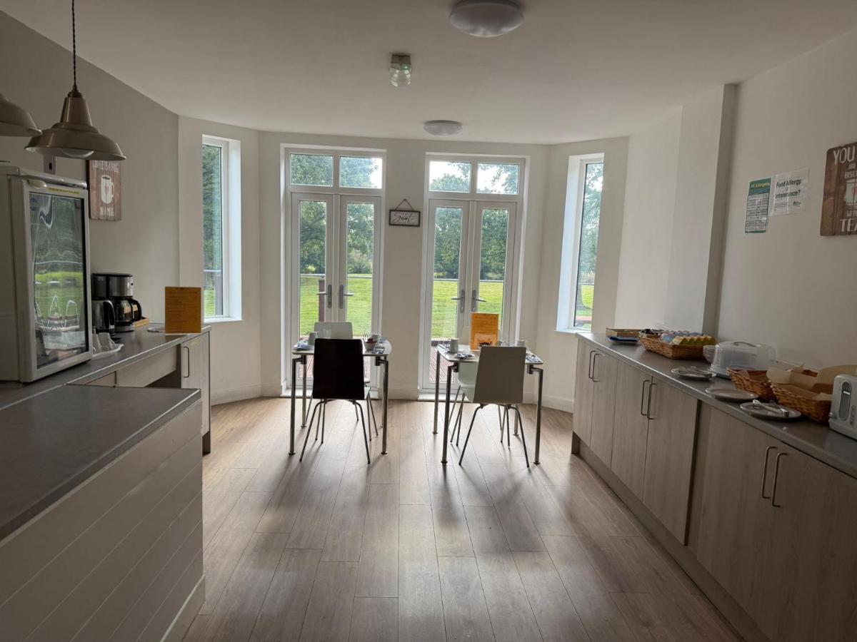 Trivelles Gatwick Hotel & airport Parking - Housity