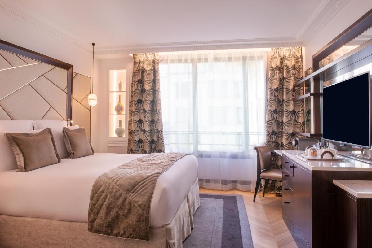 Un ou plusieurs lits dans un hébergement de l'établissement L'Hôtel du Collectionneur Paris