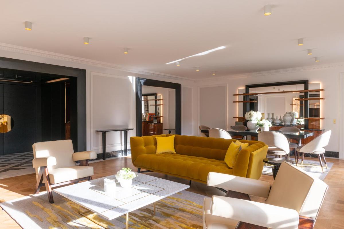 Coin salon dans l'établissement L'Hôtel du Collectionneur Paris