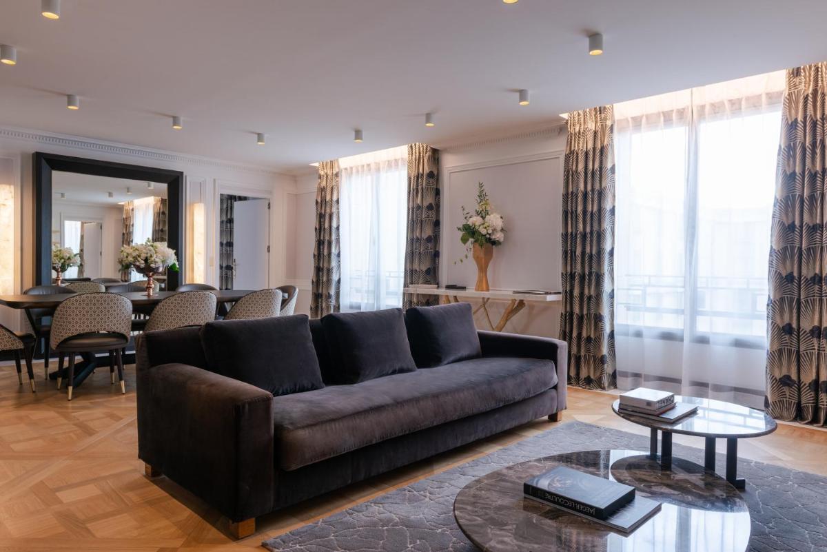 Coin salon dans l'établissement L'Hôtel du Collectionneur Paris