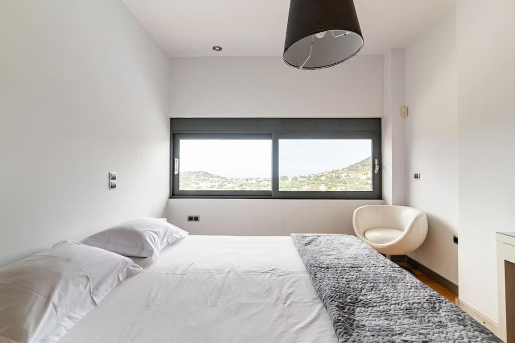Magnificent, Deluxe Villa, Lagonisi, Athens Riviera - Housity