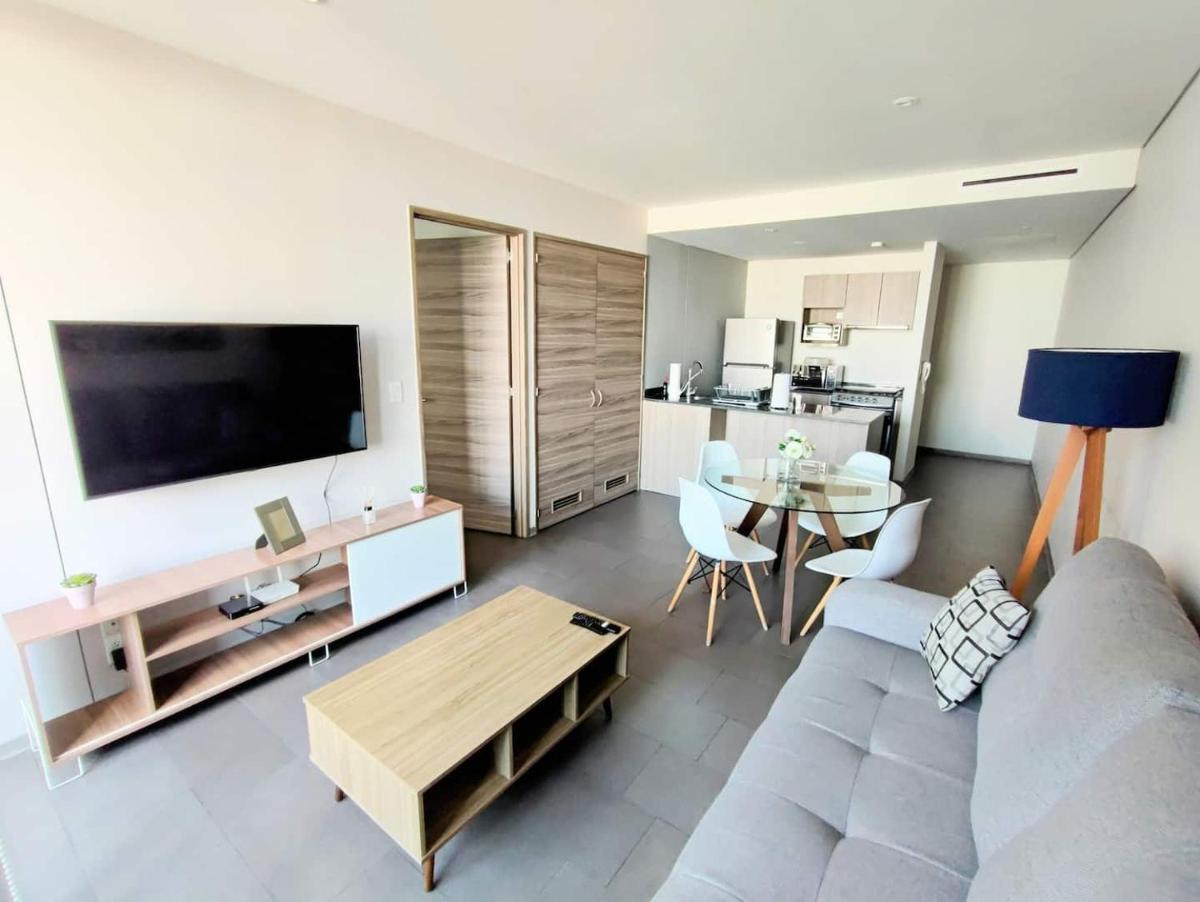 Luxurious High-rise Hs Wifi, Amazing City Views - Housity