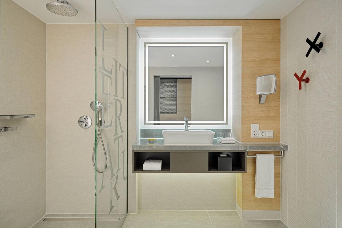 Ein Badezimmer in der Unterkunft Frankfurt Airport Marriott Hotel Ein Badezimmer in der Unterkunft Frankfurt Airport Marriott Hotel