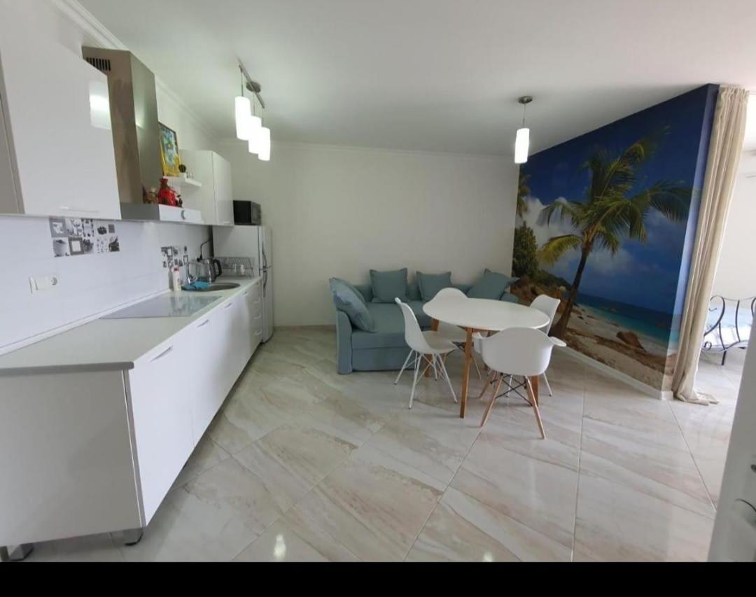 Paradise Apartment - Housity