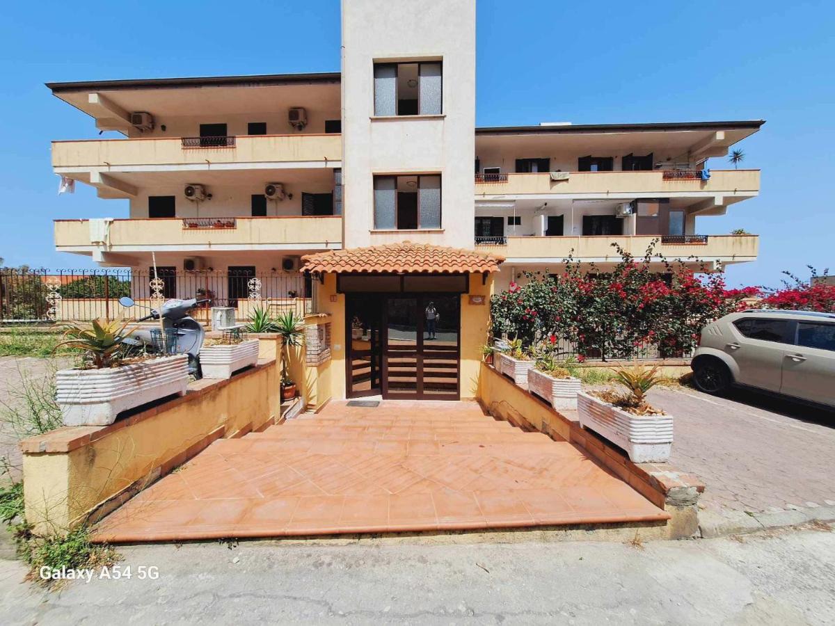 Flowers Apartment - Housity