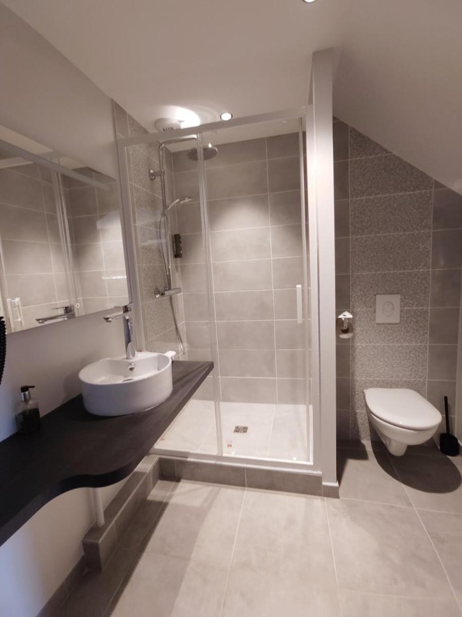 Salle de bains dans l'établissement Logis Relais Saint Michel