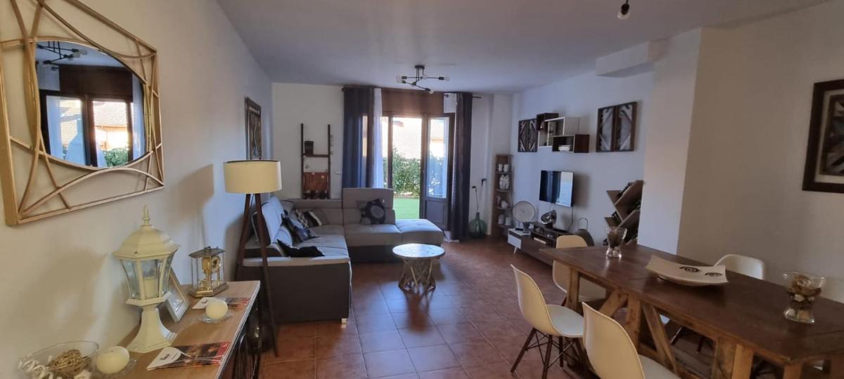 Wood, Wine & Golf - Housity