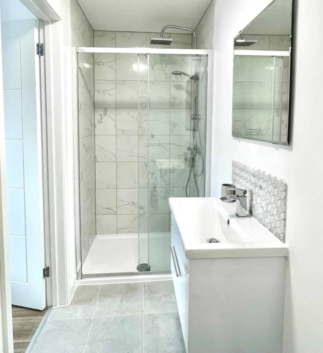 Central, Modern Apartment - Housity