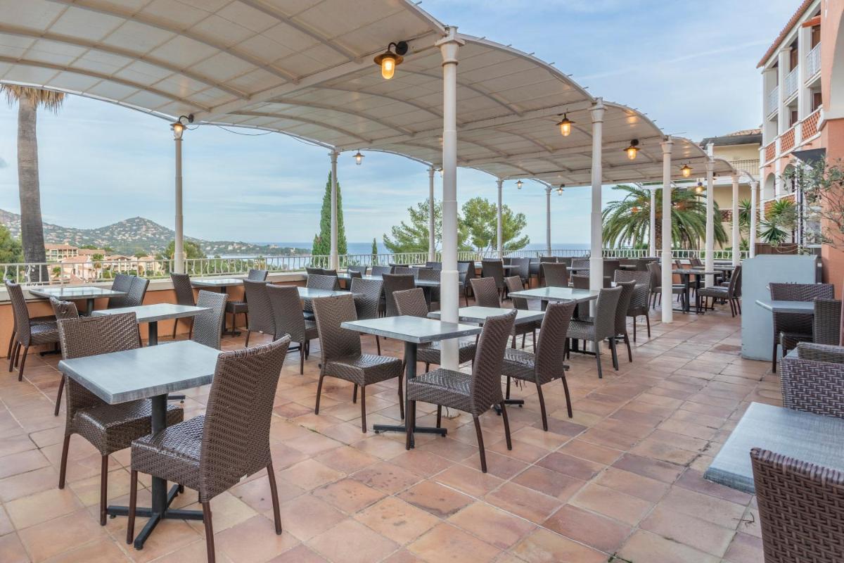 Vue générale sur la montagne ou vue sur la montagne depuis l'hôtel