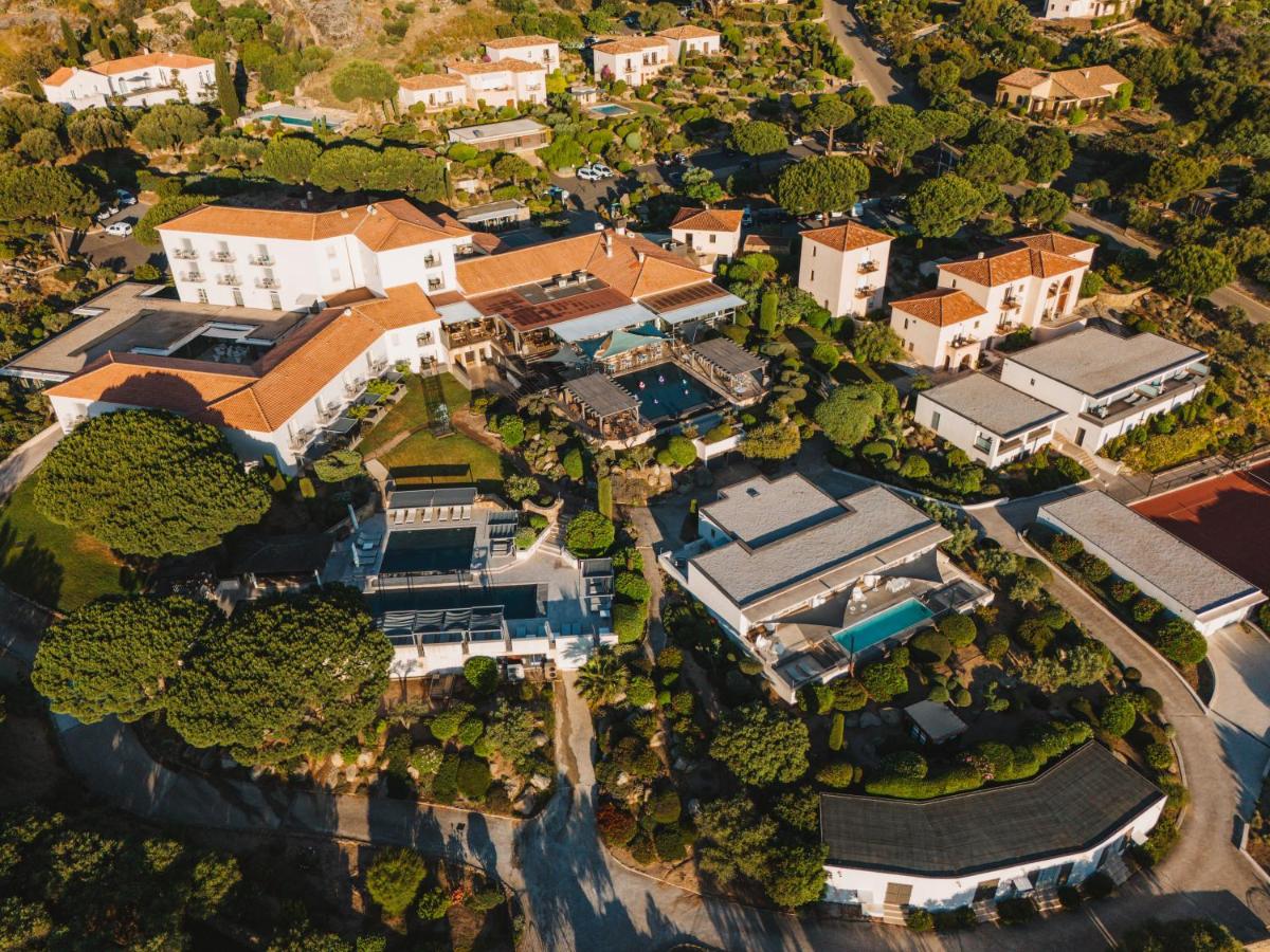 Piscine de l'établissement La Villa Calvi ou située à proximité