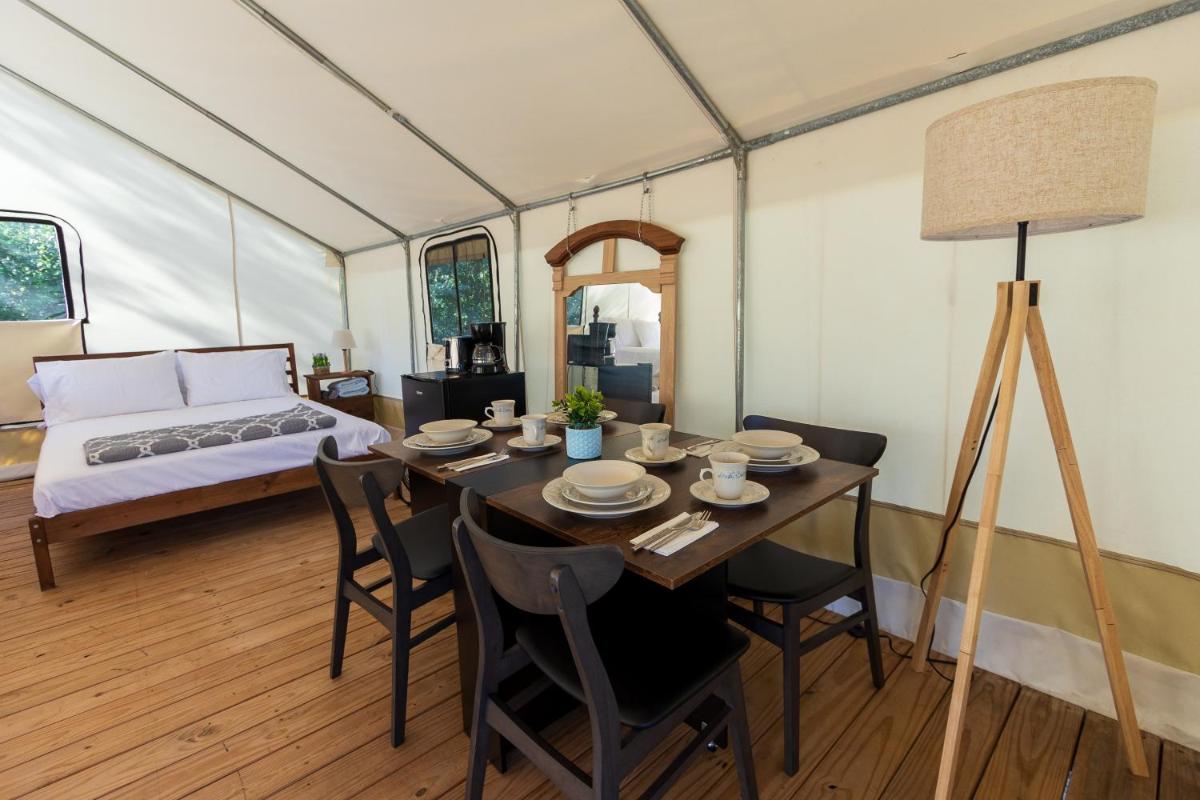 Khushatta Hills Ranch Glamping - Mom Mollie - Housity