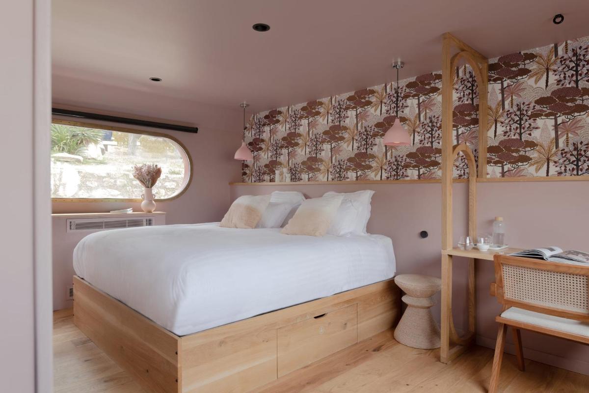 LA PENICHE - Bed And Bicycle - Aigues Mortes - Housity