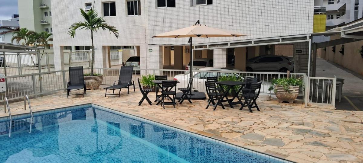 Apto 22E ar condicionado e ventilador, 2 quartos, churrasqueira, elevador e piscina - Housity