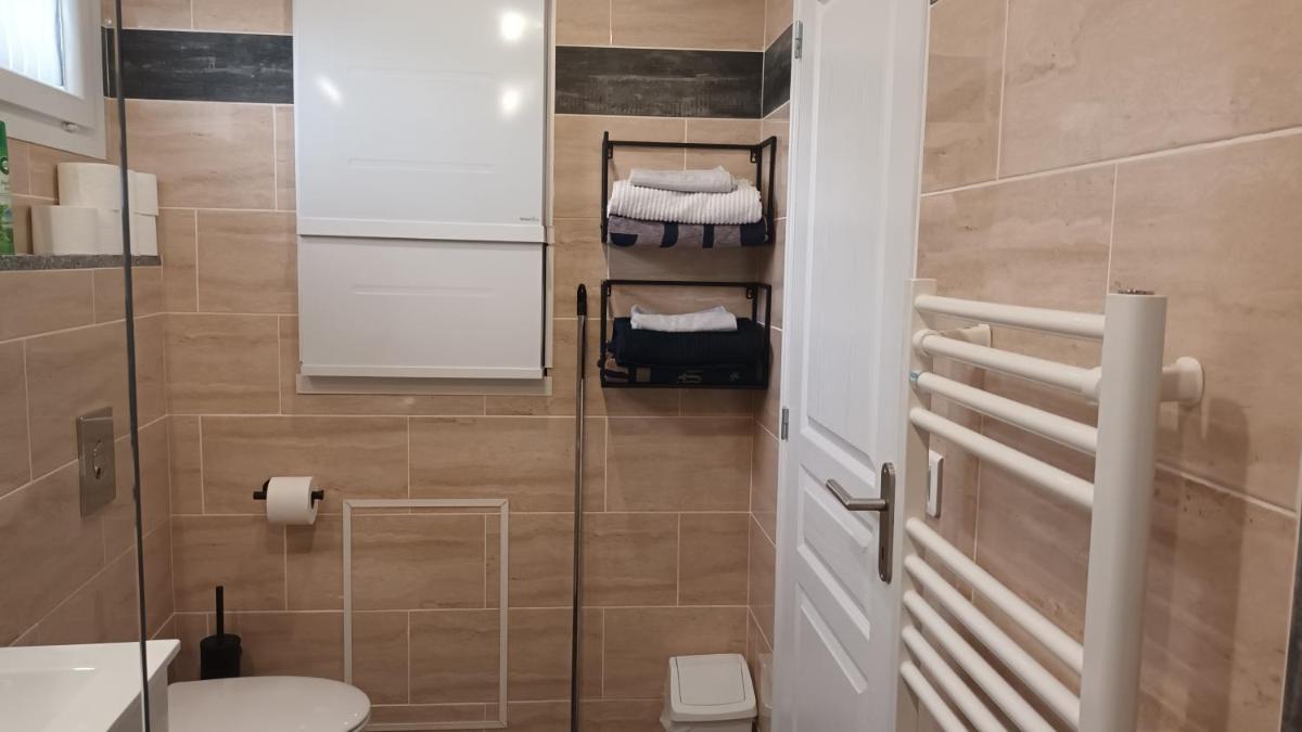 Gîte la Tanière classé 3 étoiles avec terrasse et piscine - Housity
