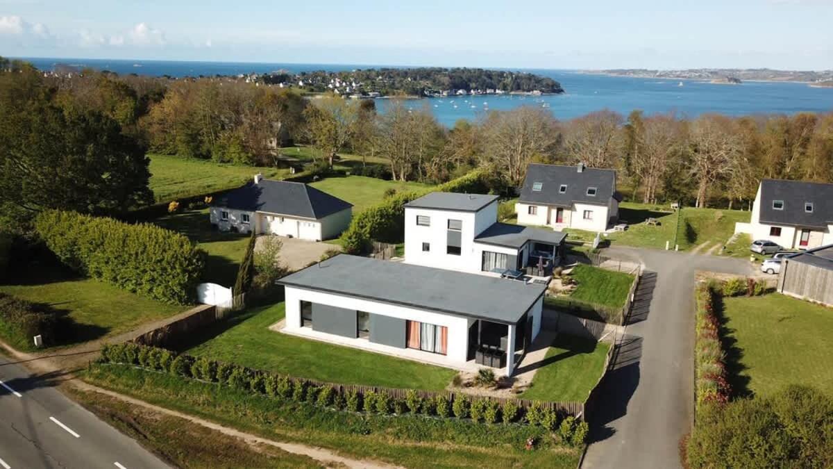 carantec 4 stars house with private jacuzzi and garden for 6 persons - Housity