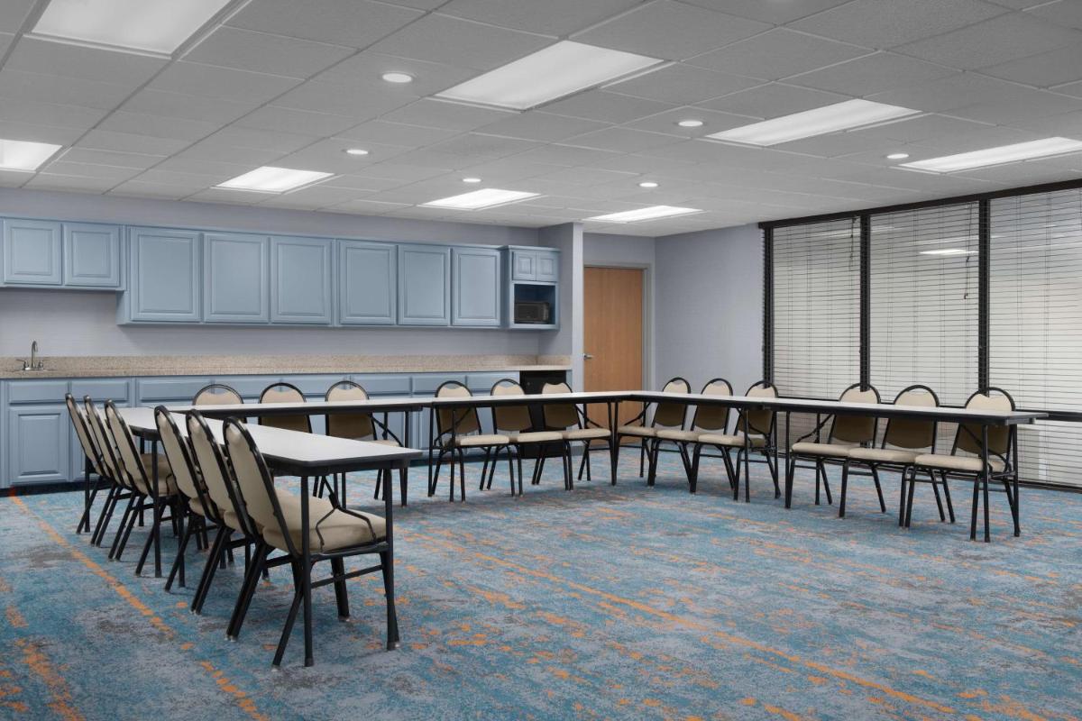 Hampton Inn Russellville - Housity