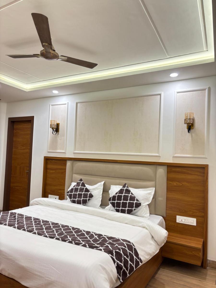 Hotel G R Residency GOLDEN TEMPLE JUST 2 mins WALKING DISTANCE FROM HOTEL - Housity