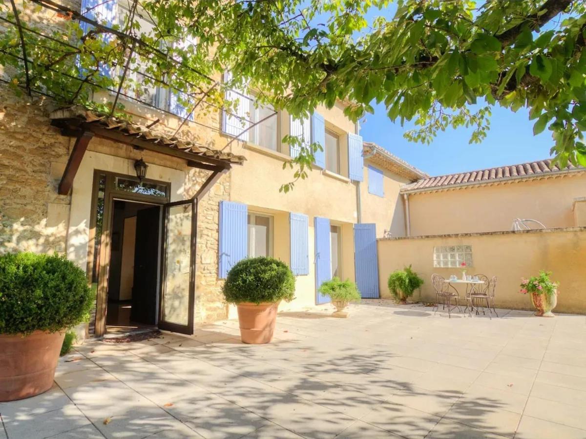 Villa spacieuse à Althen-des-Paluds avec piscine privée - Housity