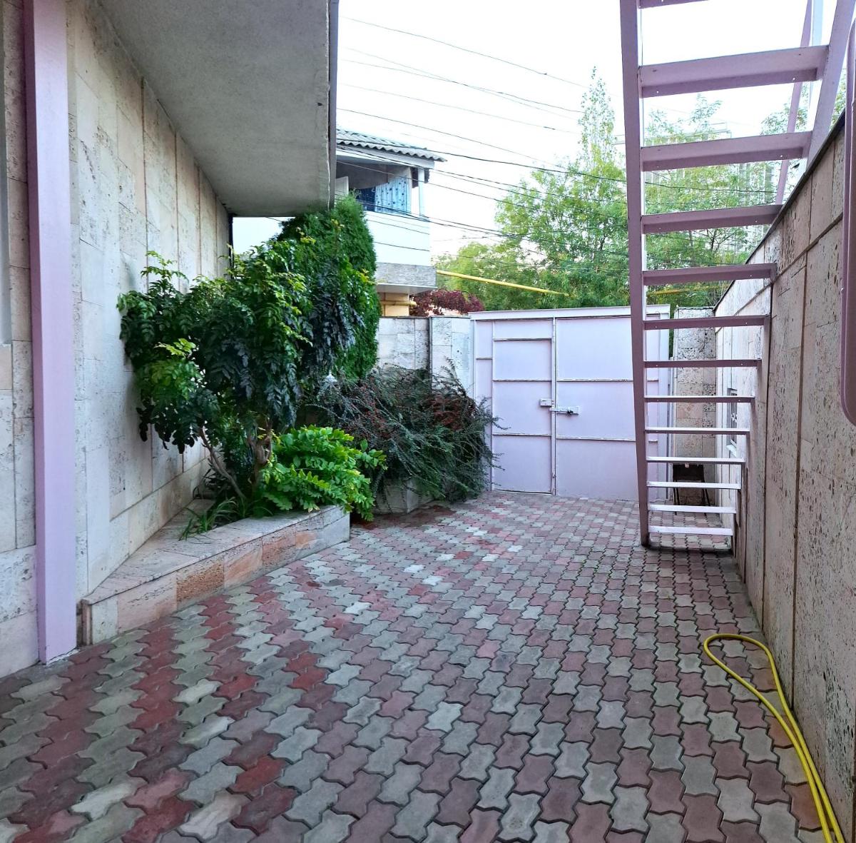 House on Yakornyy lane - Housity