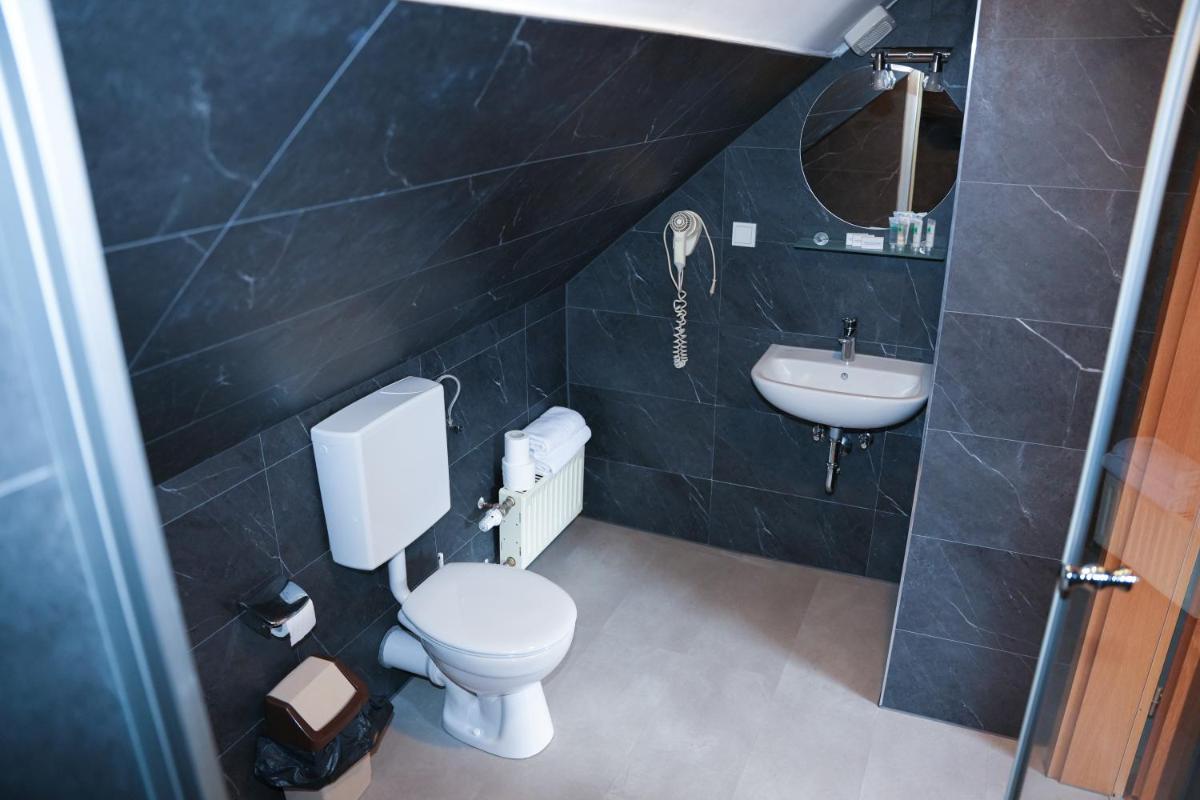 Angelis Pension Frankfurt Airport - Housity