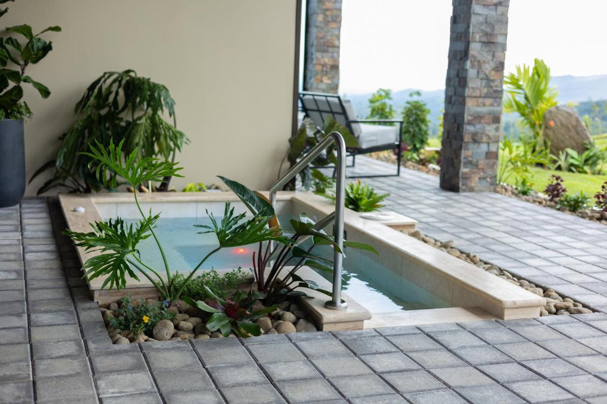 Villas Jawara ! Un Volcán en su Jardín ! - Hizvo