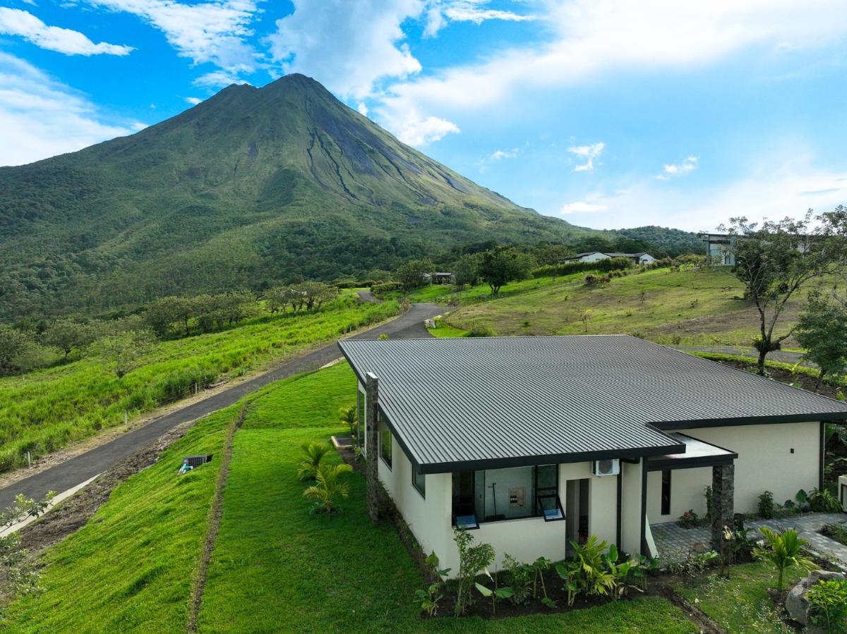 Villas Jawara ! Un Volcán en su Jardín ! - Hizvo